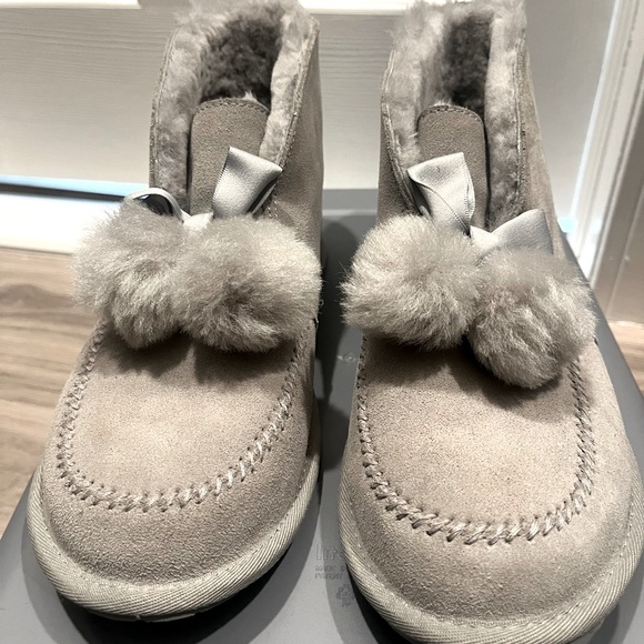 UGG Shoes - Ugg slipper bootie 9